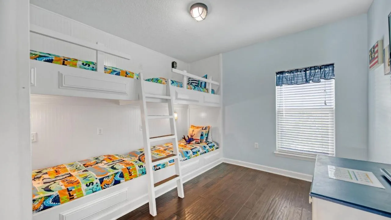 Have A Stunning Tahitian Daydream At Villages Of Crystal Destin