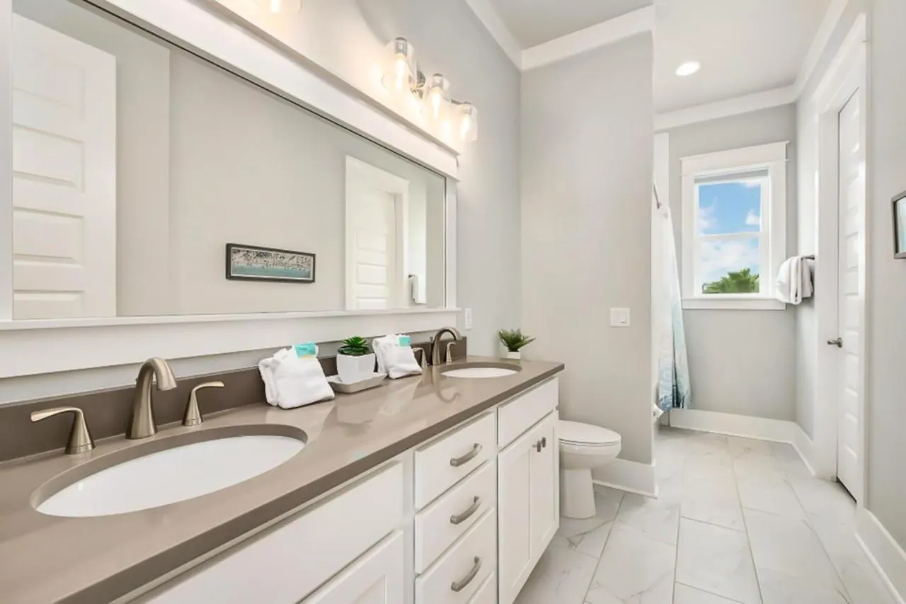 Grand Tran Chateau * Destin