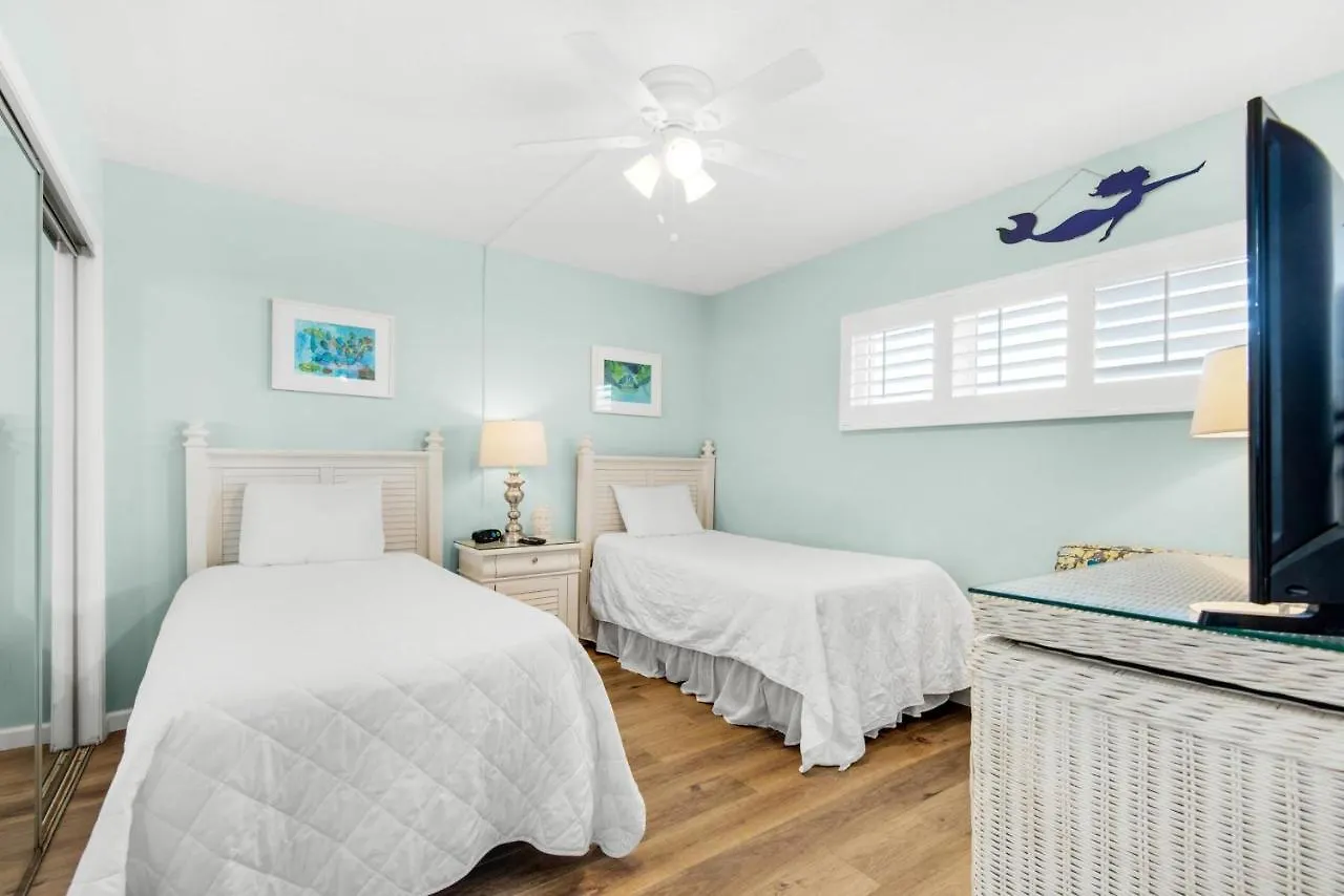 Holiday Surf And Racquet Club 710
