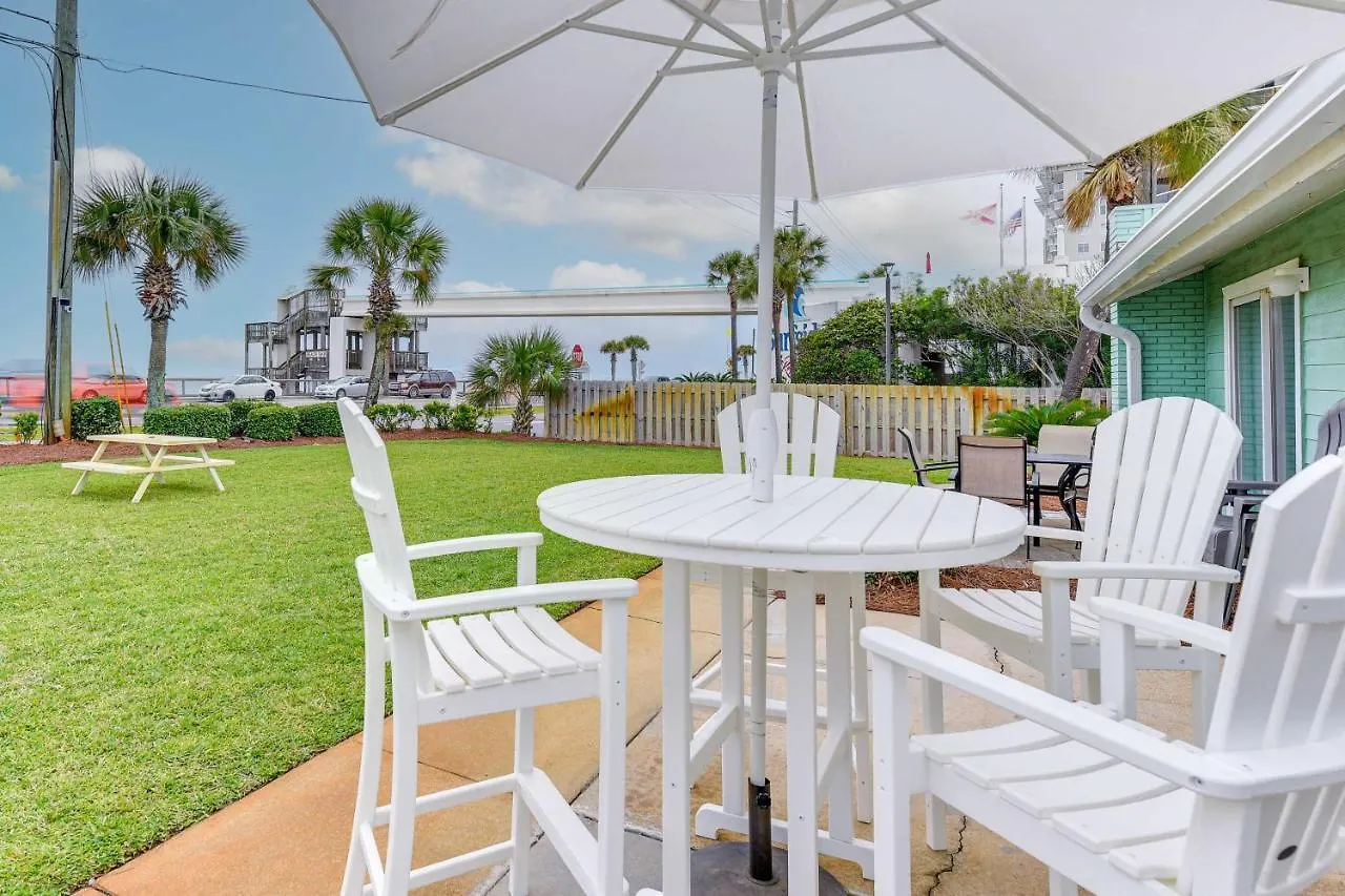 Vibrant Family 100 Feet To Private Beach! Apartment *