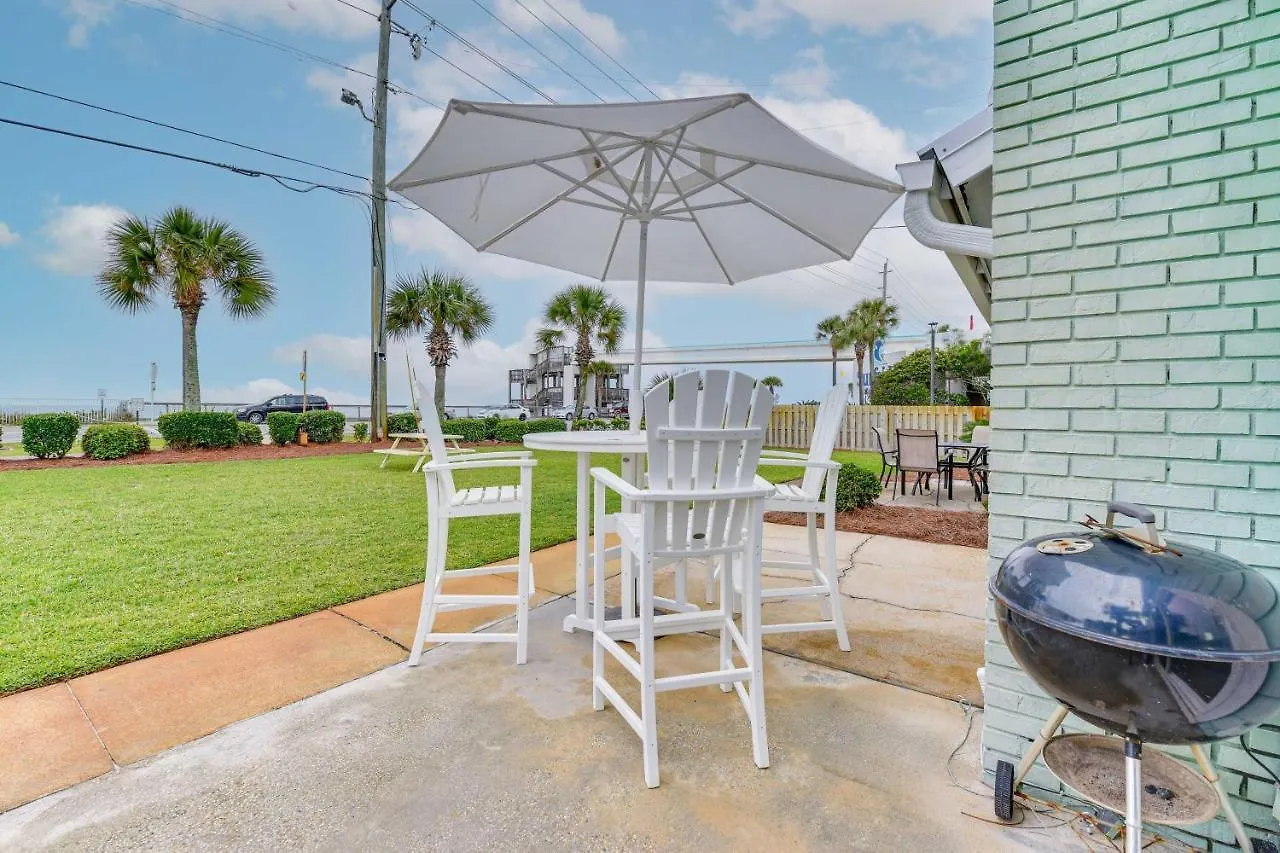 Vibrant Family 100 Feet To Private Beach!