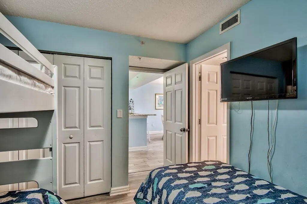 Daire Pelican Resort-walkout Unit-on The