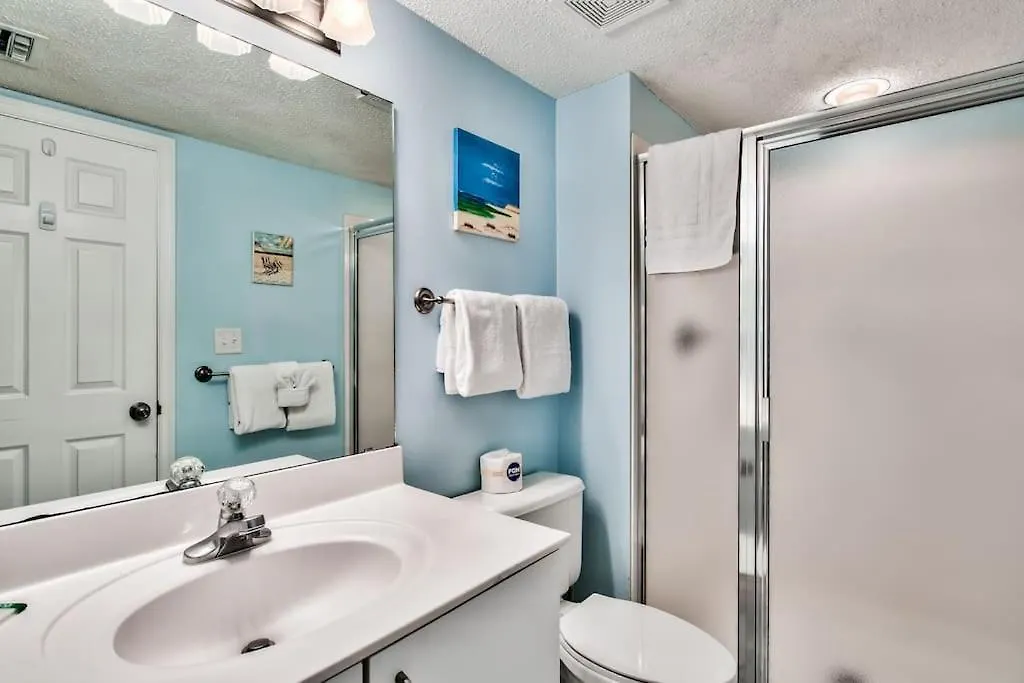 Pelican Resort-walkout Unit-on The Daire
