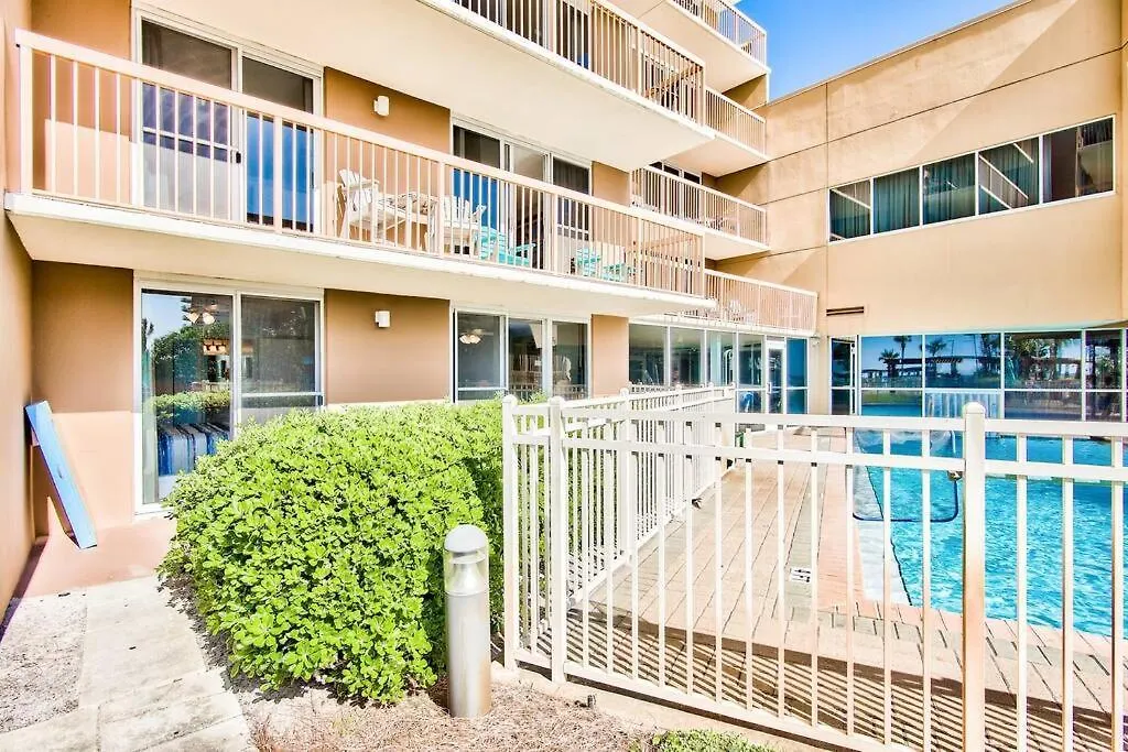 Daire Pelican Resort-walkout Unit-on The
