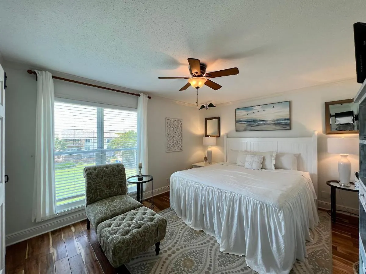 Sandpiper Cove 2092 * Destin