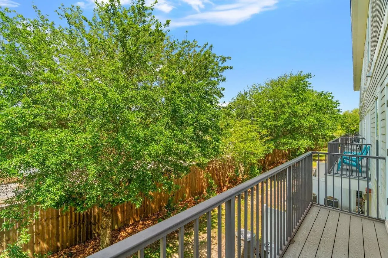 Waterside With Award Winning Design And Pool