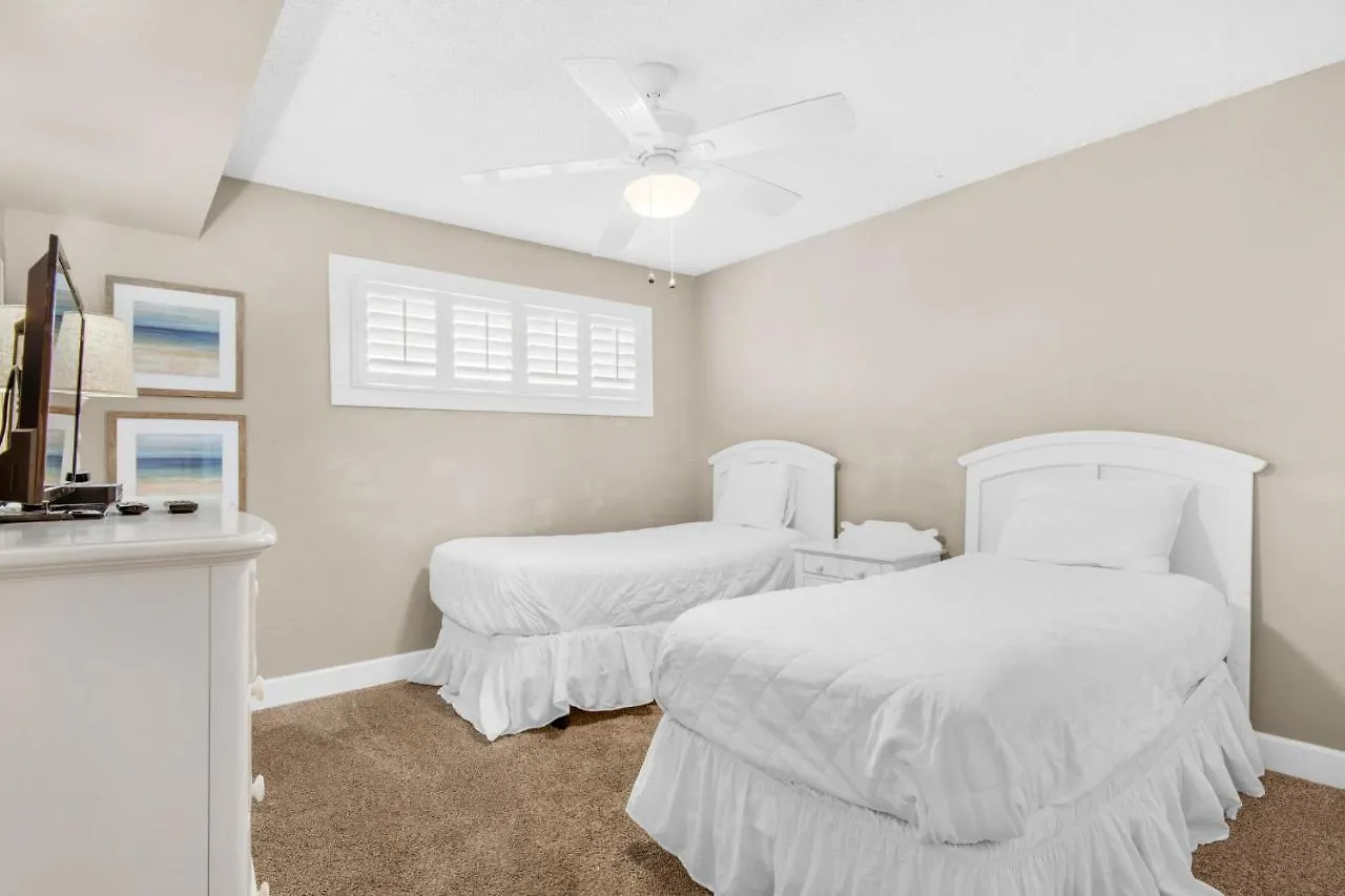 The Islander 214 Apartment *