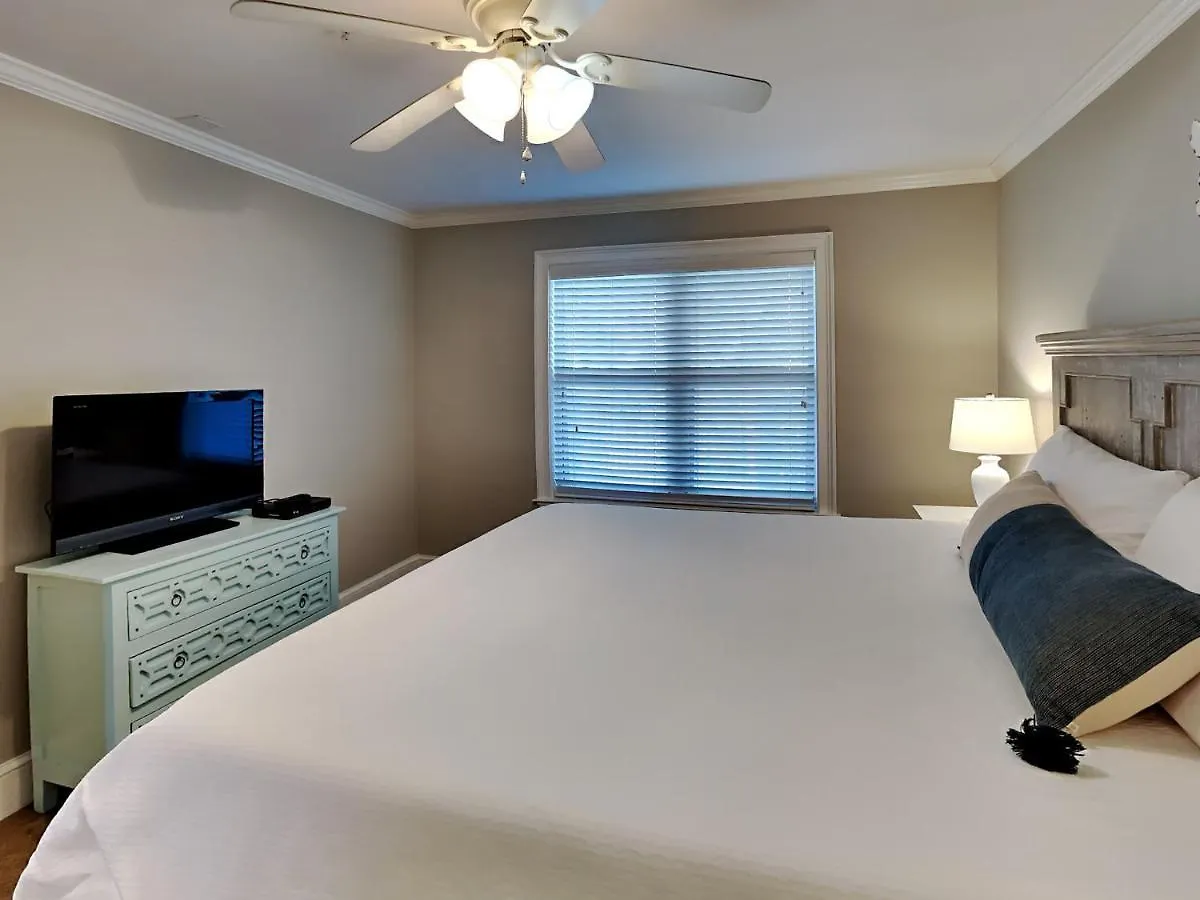 Beautiful In With Outdoor Swimming Pool And 3 Bedrooms Apartment Destin