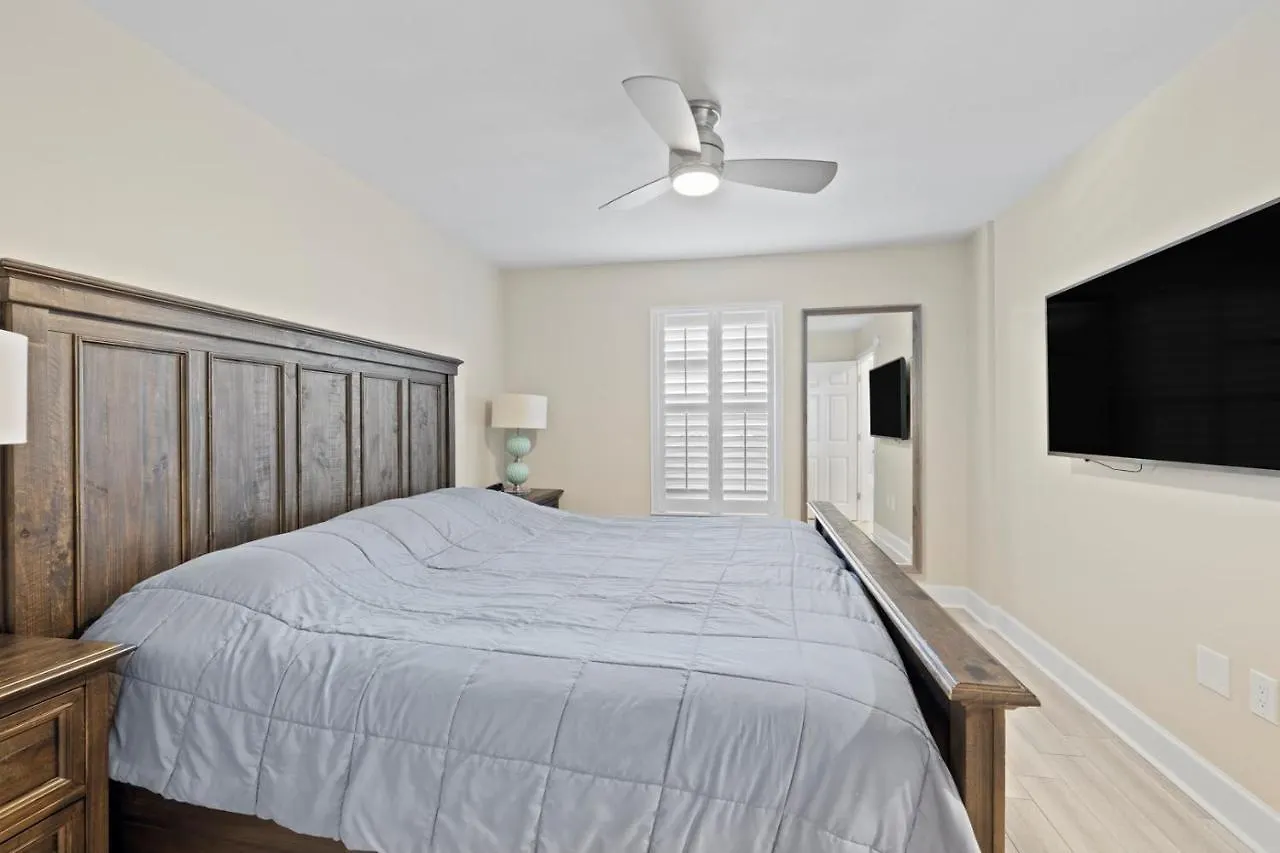 Pelican 1108 By Pelican Management * Destin