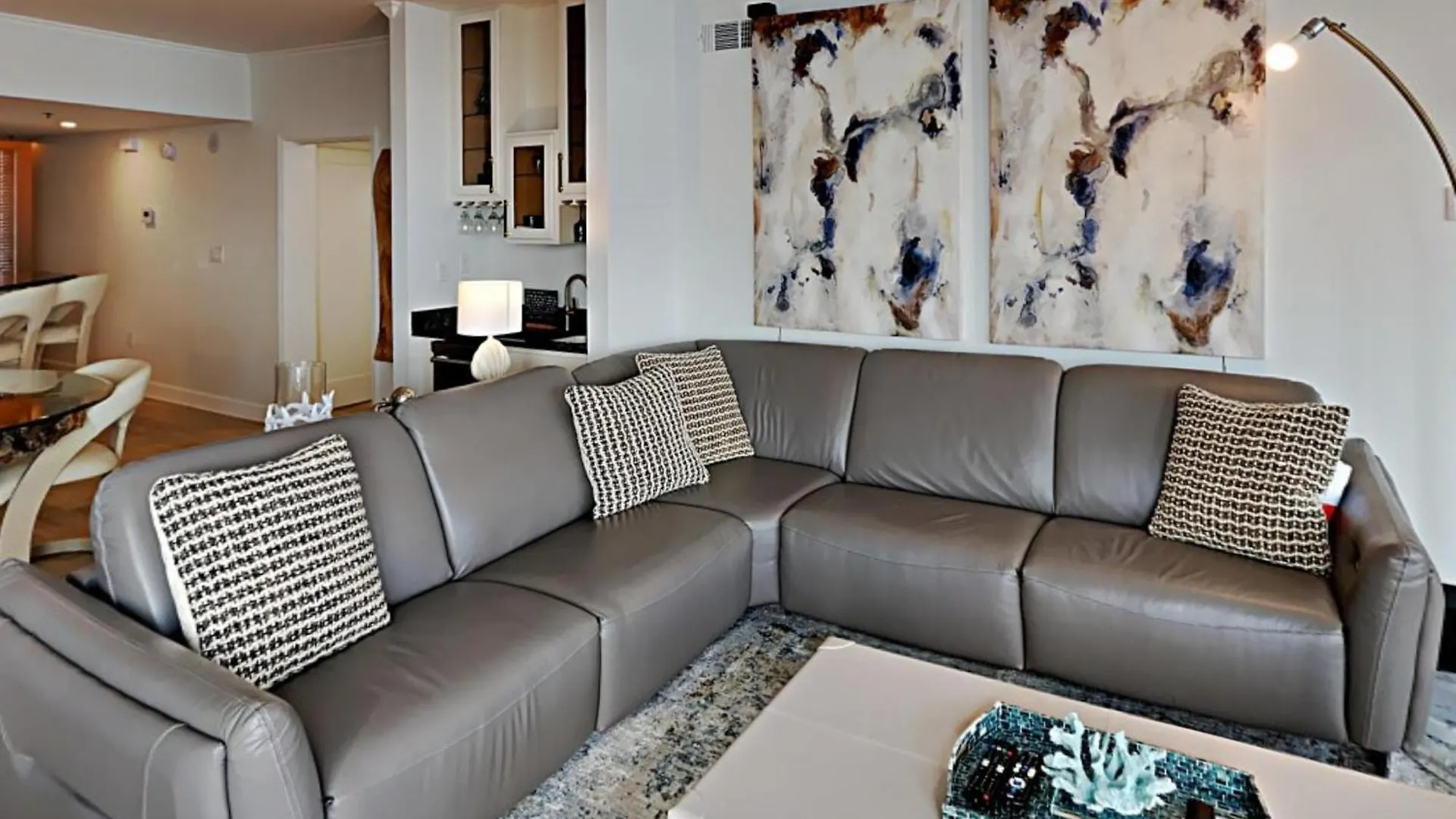 Jade East Towers 540 Apartment *