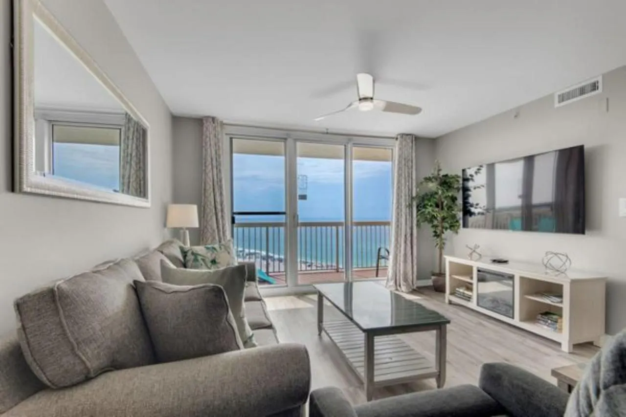 Pelican 1213 Apartment *