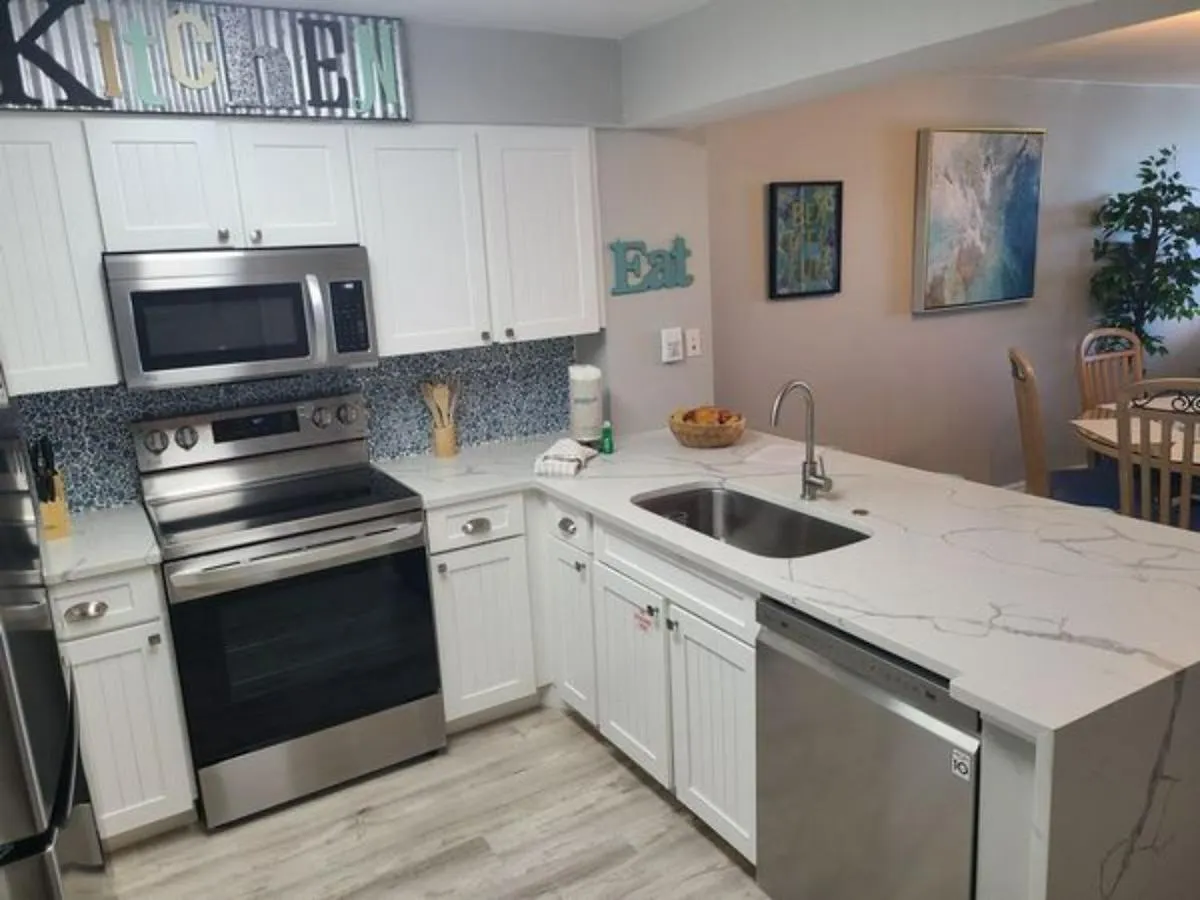 Pelican 1213 Apartment