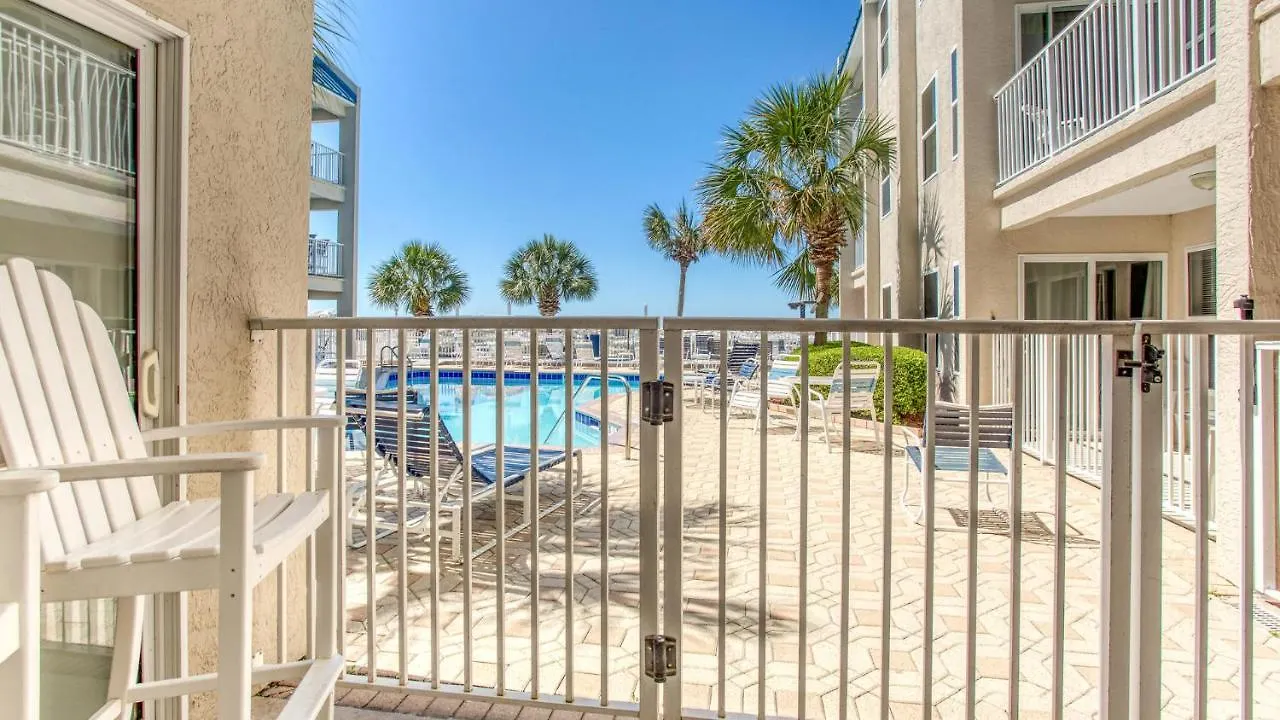 Poolside 106 - Updated Beachfront On Isle In Feriehus