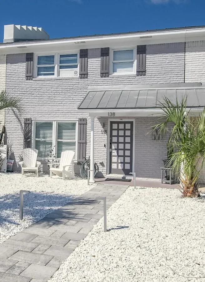 Holiday home Red Hot Retreat - Updated Isle Townhome On The Harbor Destin