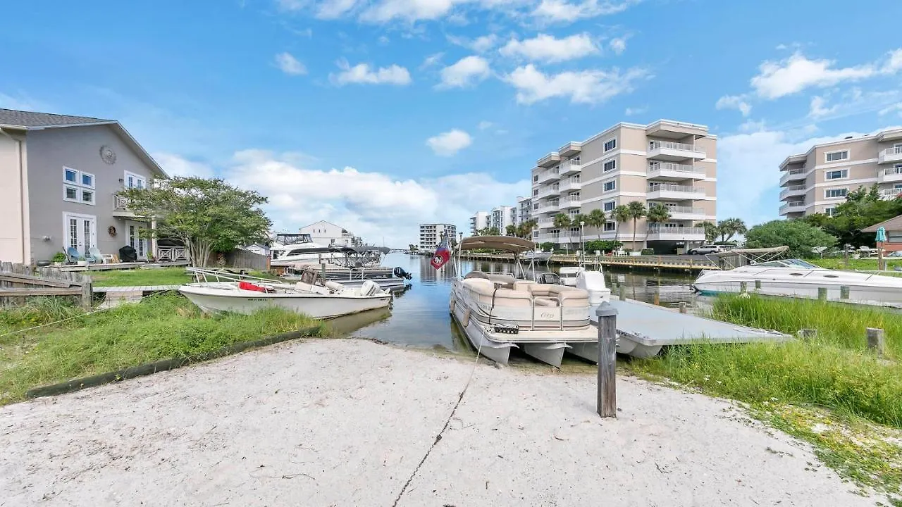 Red Hot Retreat - Updated Isle Townhome On The Harbor Holiday home Destin
