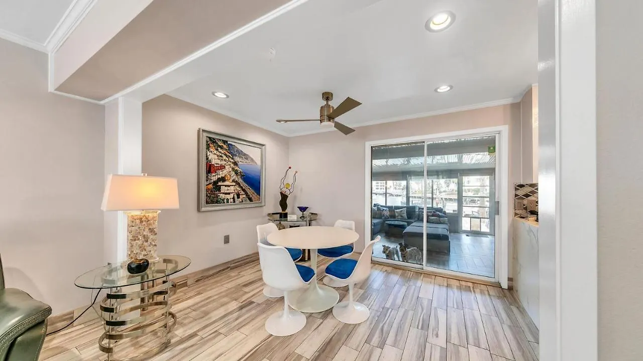 Holiday home Red Hot Retreat - Updated Isle Townhome On The Harbor