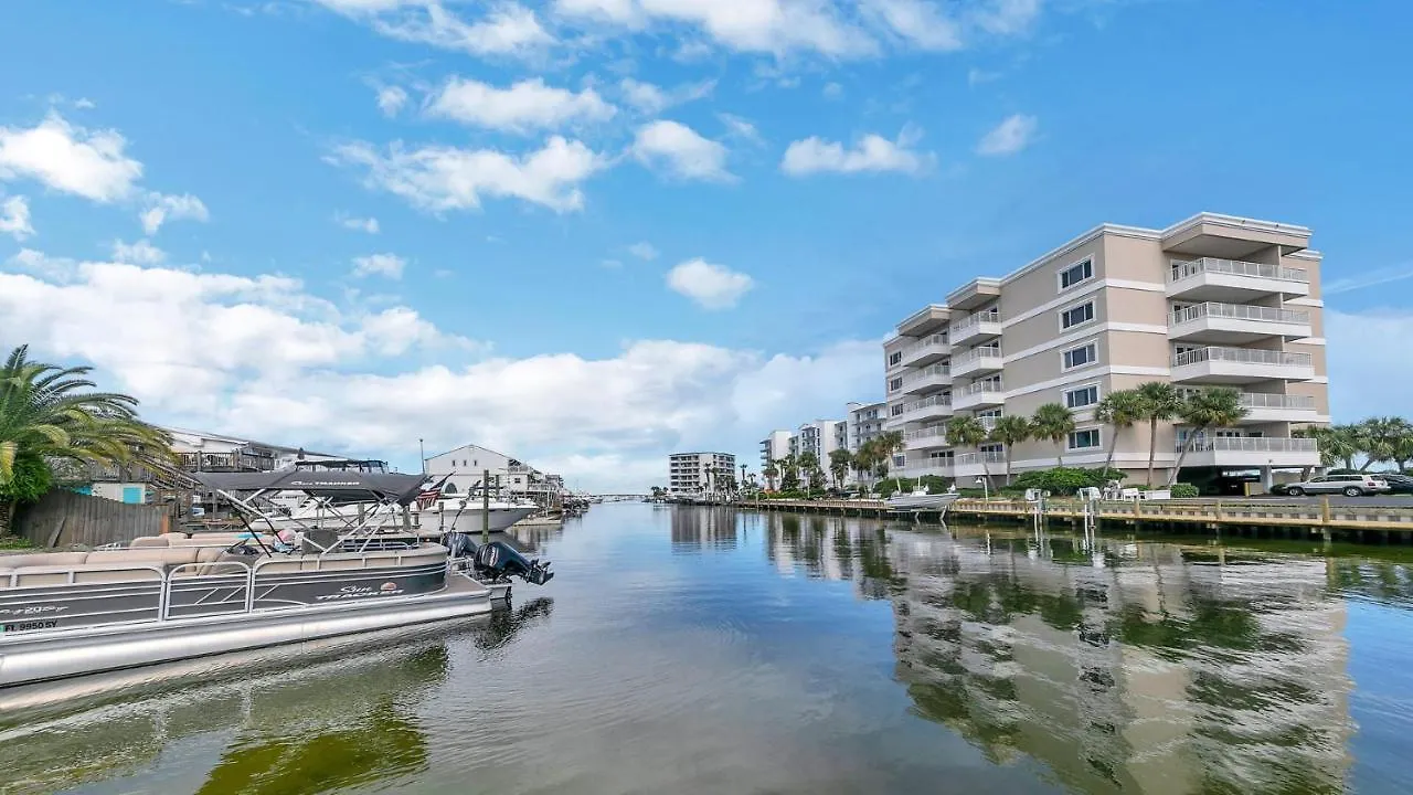 Red Hot Retreat - Updated Isle Townhome On The Harbor *