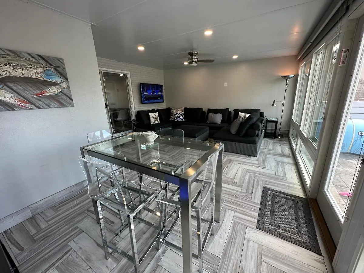Red Hot Retreat - Updated Isle Townhome On The Harbor Destin