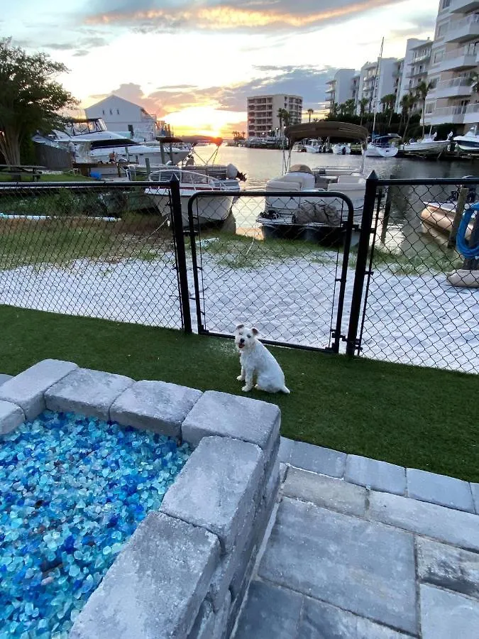 Holiday home Red Hot Retreat - Updated Isle Townhome On The Harbor *