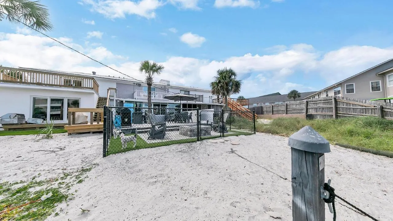 Red Hot Retreat - Updated Isle Townhome On The Harbor