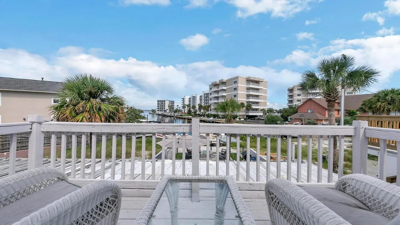 Red Hot Retreat - Updated Isle Townhome On The Harbor * Destin