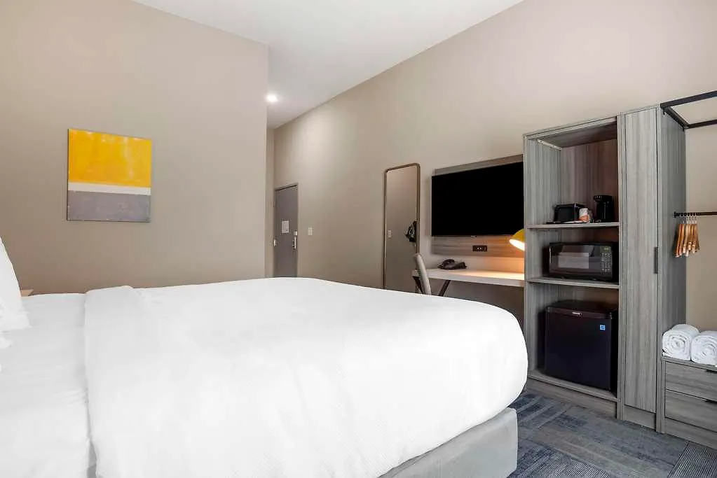 Comfort & Destin Near Henderson Hotel *