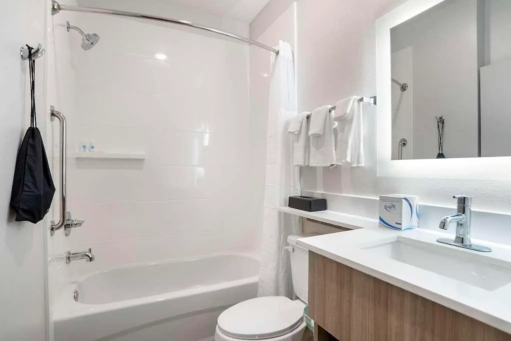 Comfort & Destin Near Henderson Hotel *