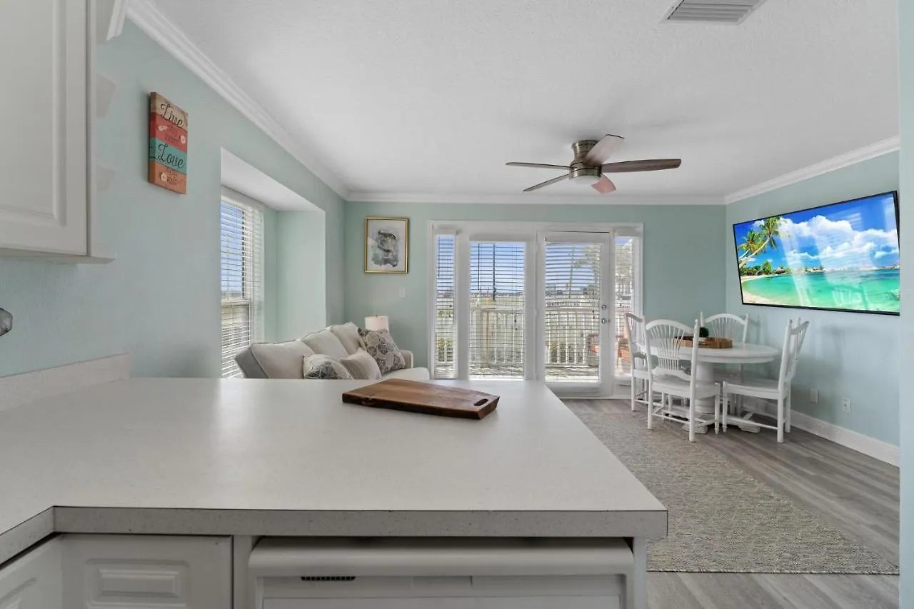Summer Breeze 101 Holiday home