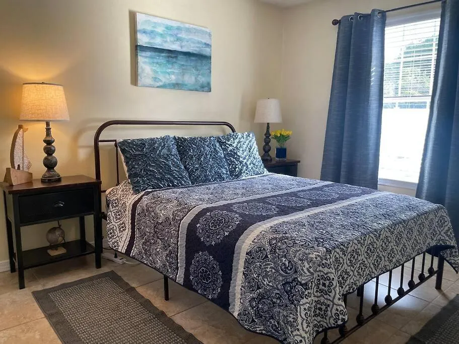 Miramar Walk To Pet Friendly Holiday home