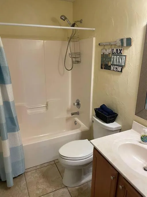 Miramar Walk To Pet Friendly Holiday home