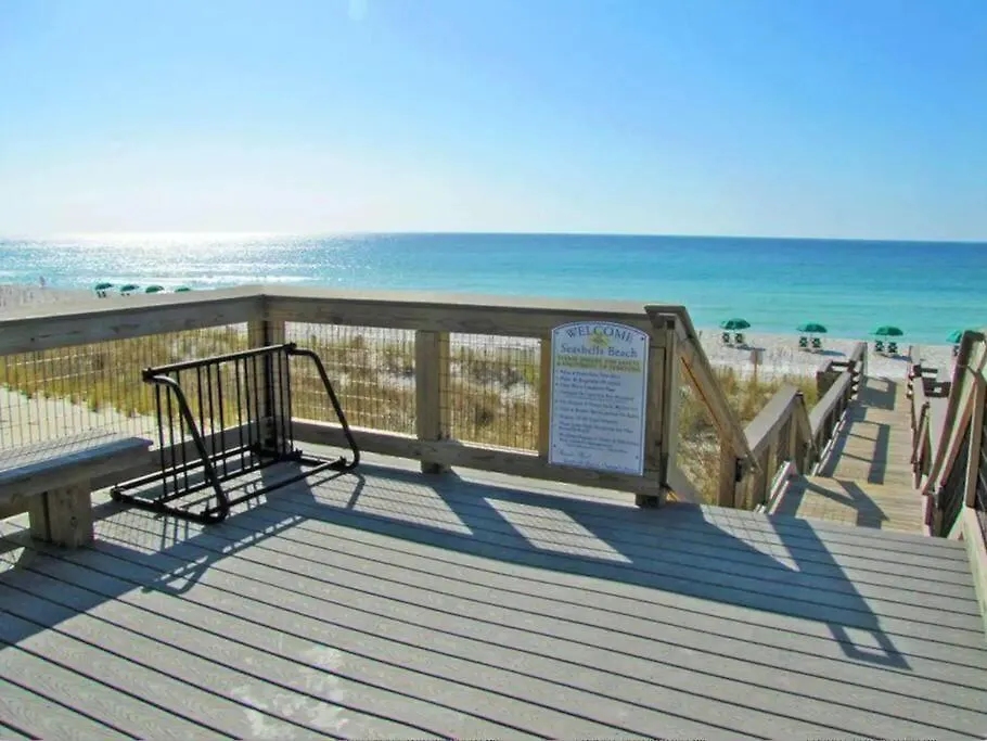 Miramar Walk To Pet Friendly Holiday home Destin