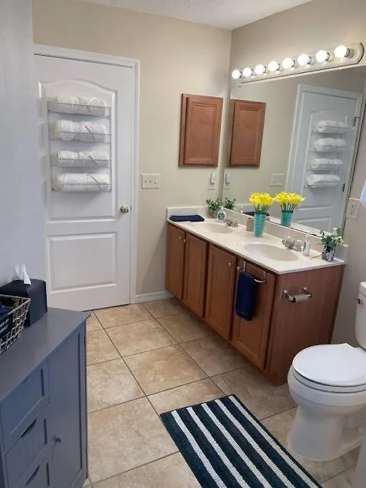 Miramar Walk To Pet Friendly Holiday home *