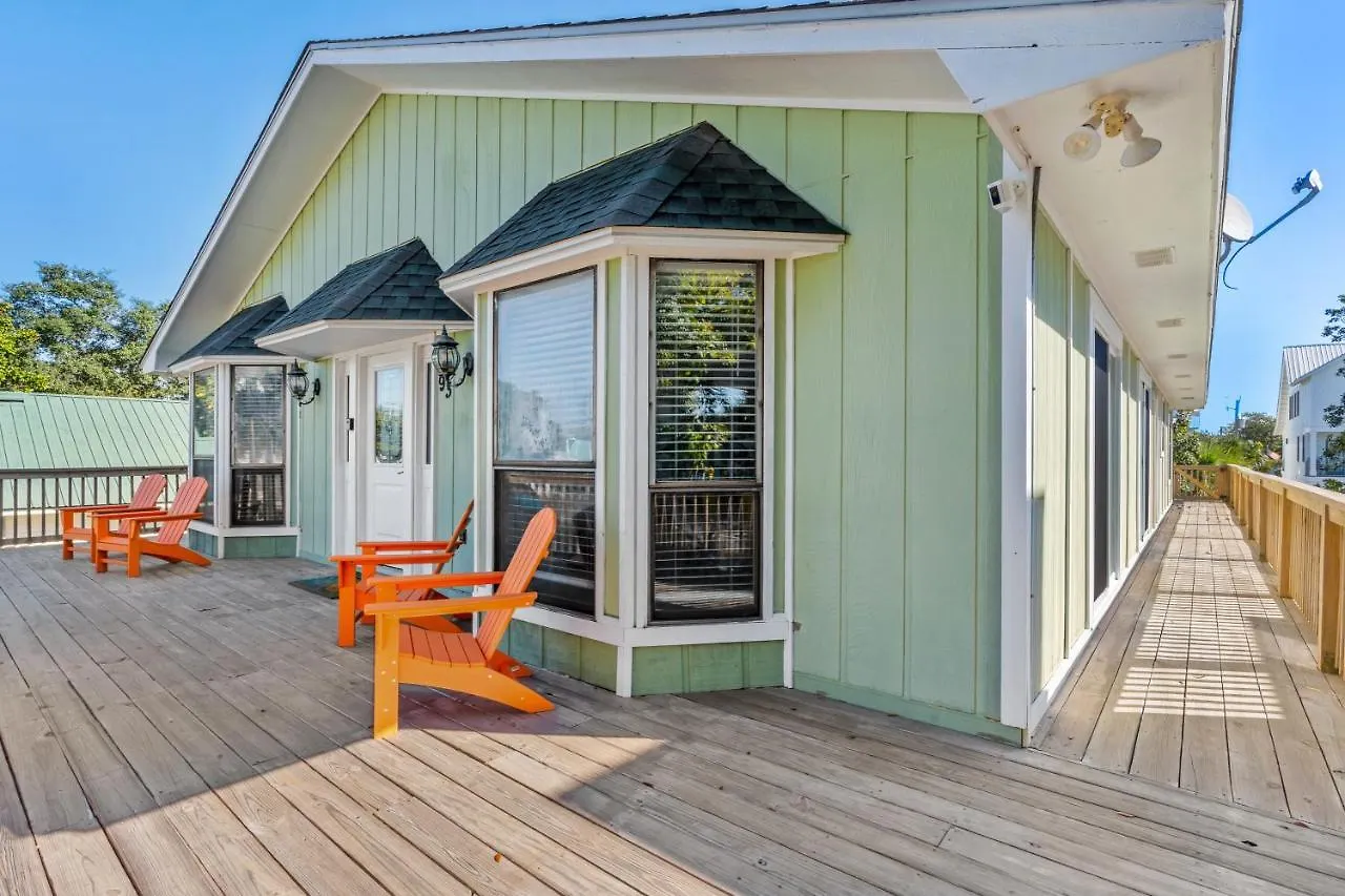 Zula Retreat: Pet-friendly Oasis With Pool, Steps From Shore *