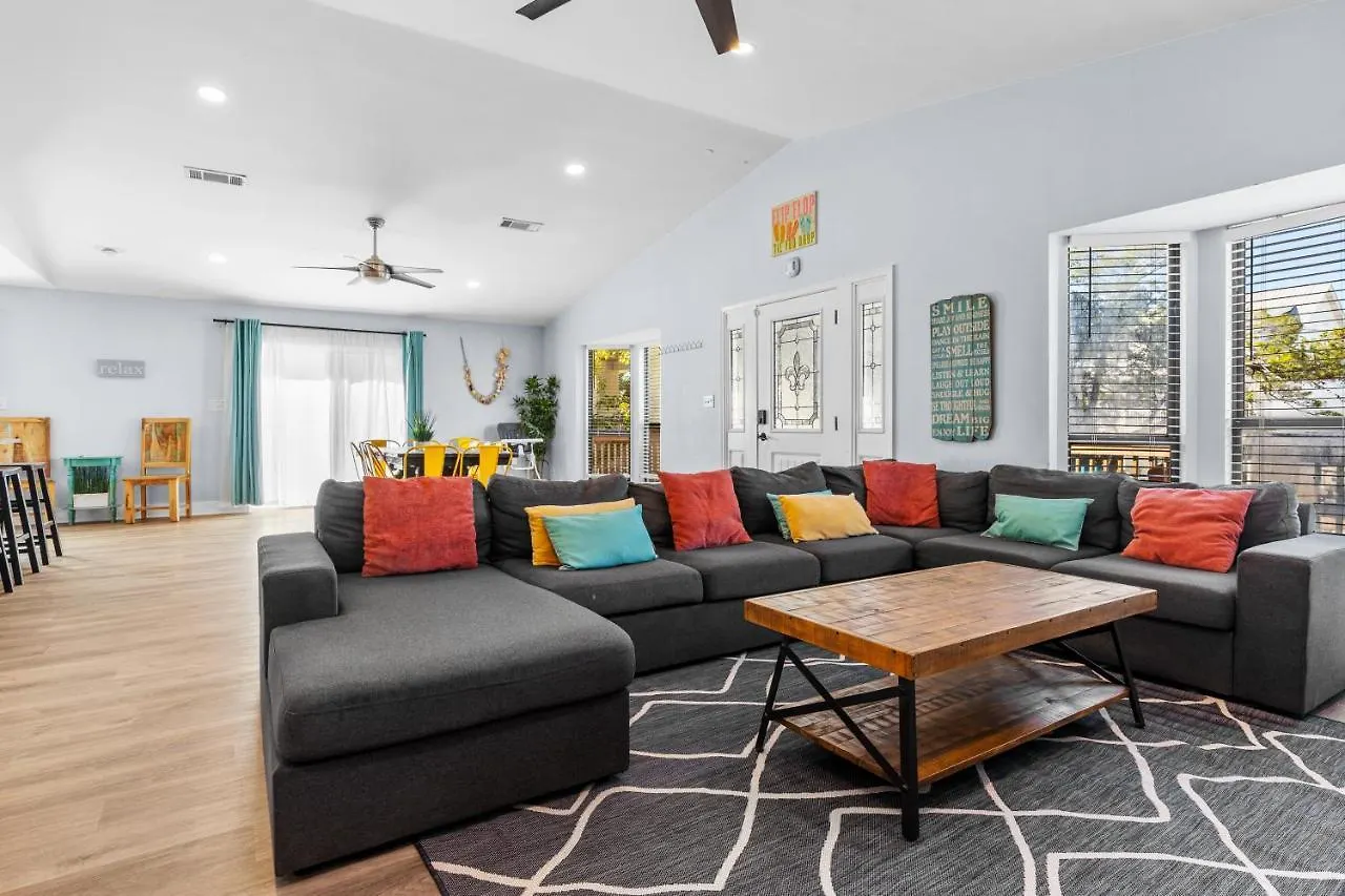 Zula Retreat: Pet-friendly Oasis With Pool, Steps From Shore Holiday home Destin