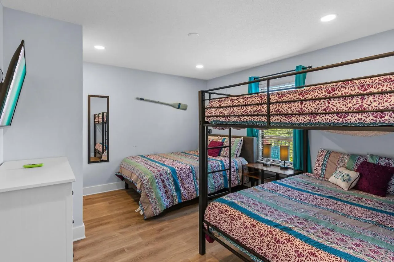 Holiday home Zula Retreat: Pet-friendly Oasis With Pool, Steps From Shore Destin
