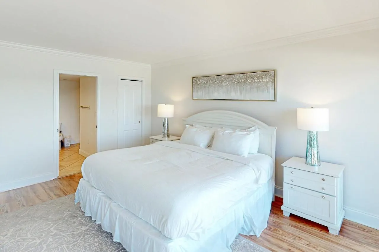 Breakers East 604 Apartment