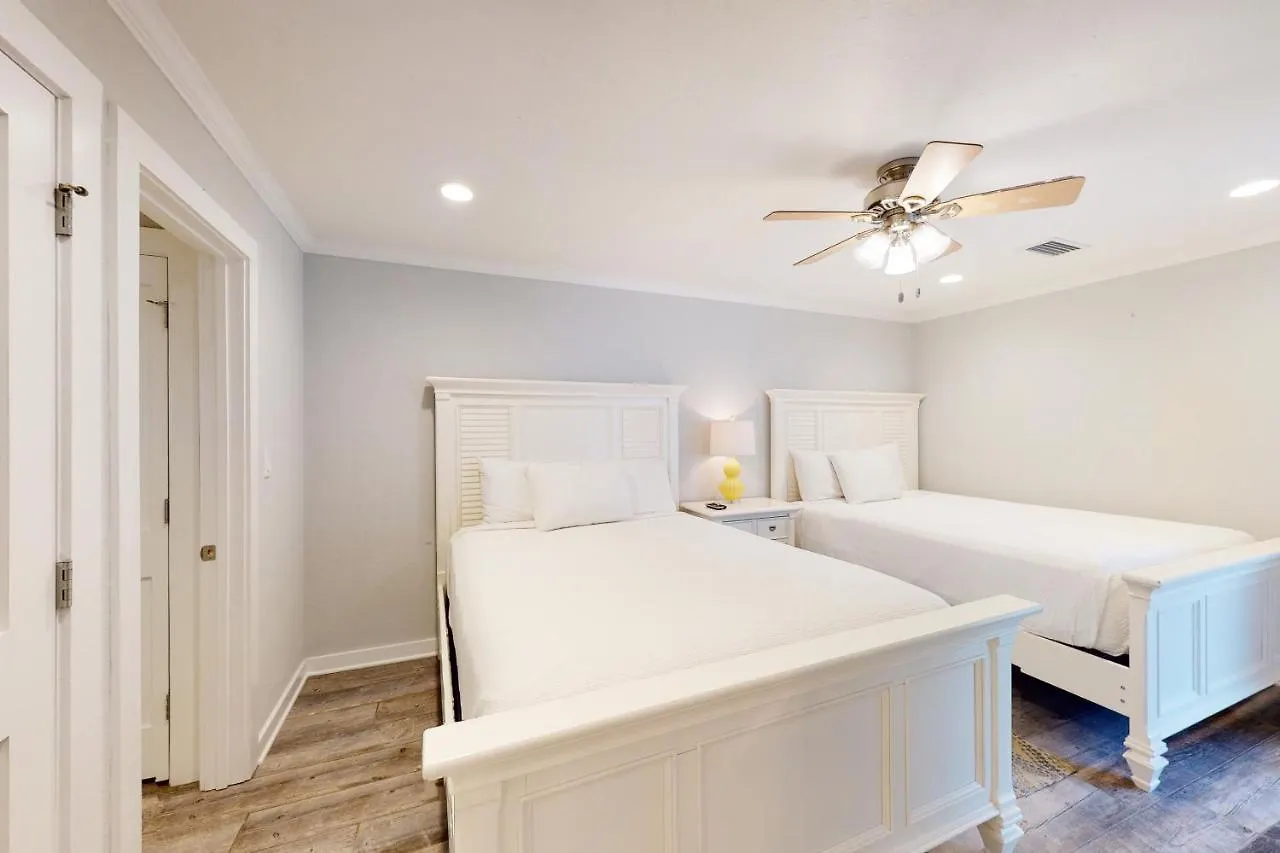 Tradewinds 17 Apartment