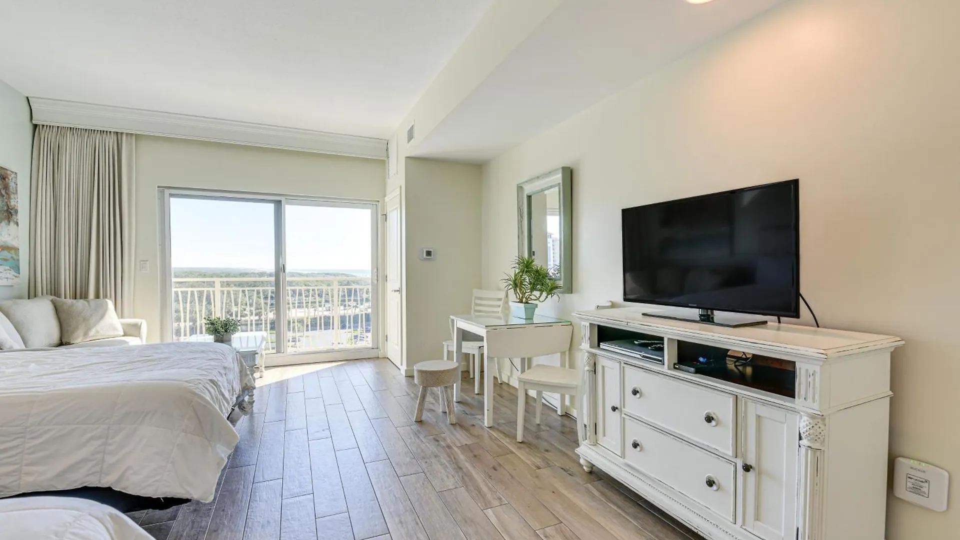 With Pool - Walk To Beach! Apartment Destin