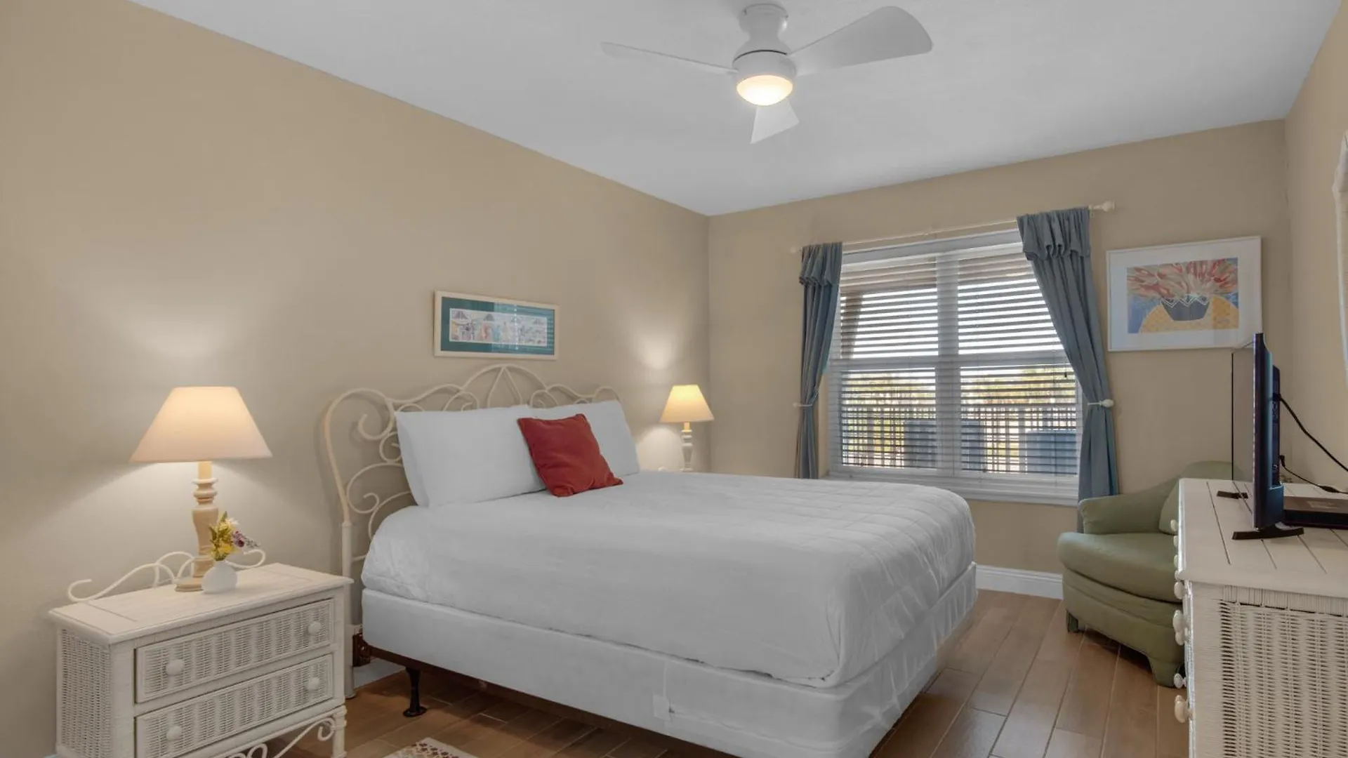 Emerald Dunes 302 By Newman-dailey Destin