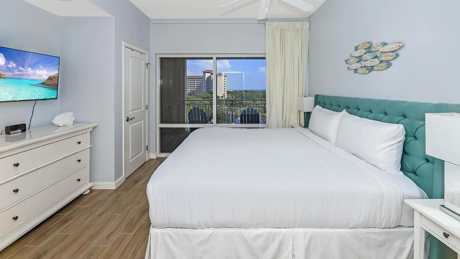 Luau I 6607 Flr6 1br 1ba 4 *