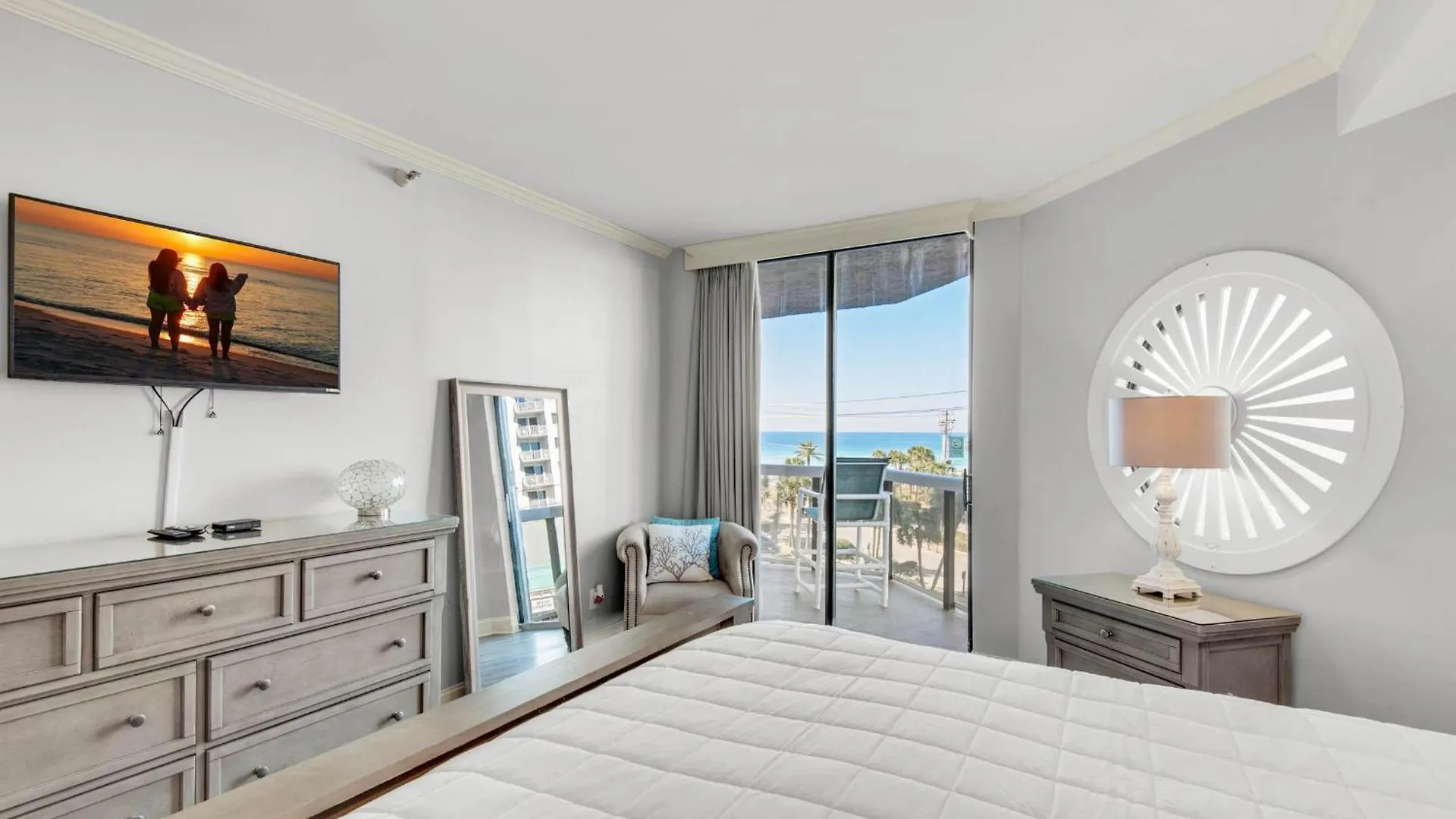 Surfside #208- Emerald Dreams Semesterbostad *