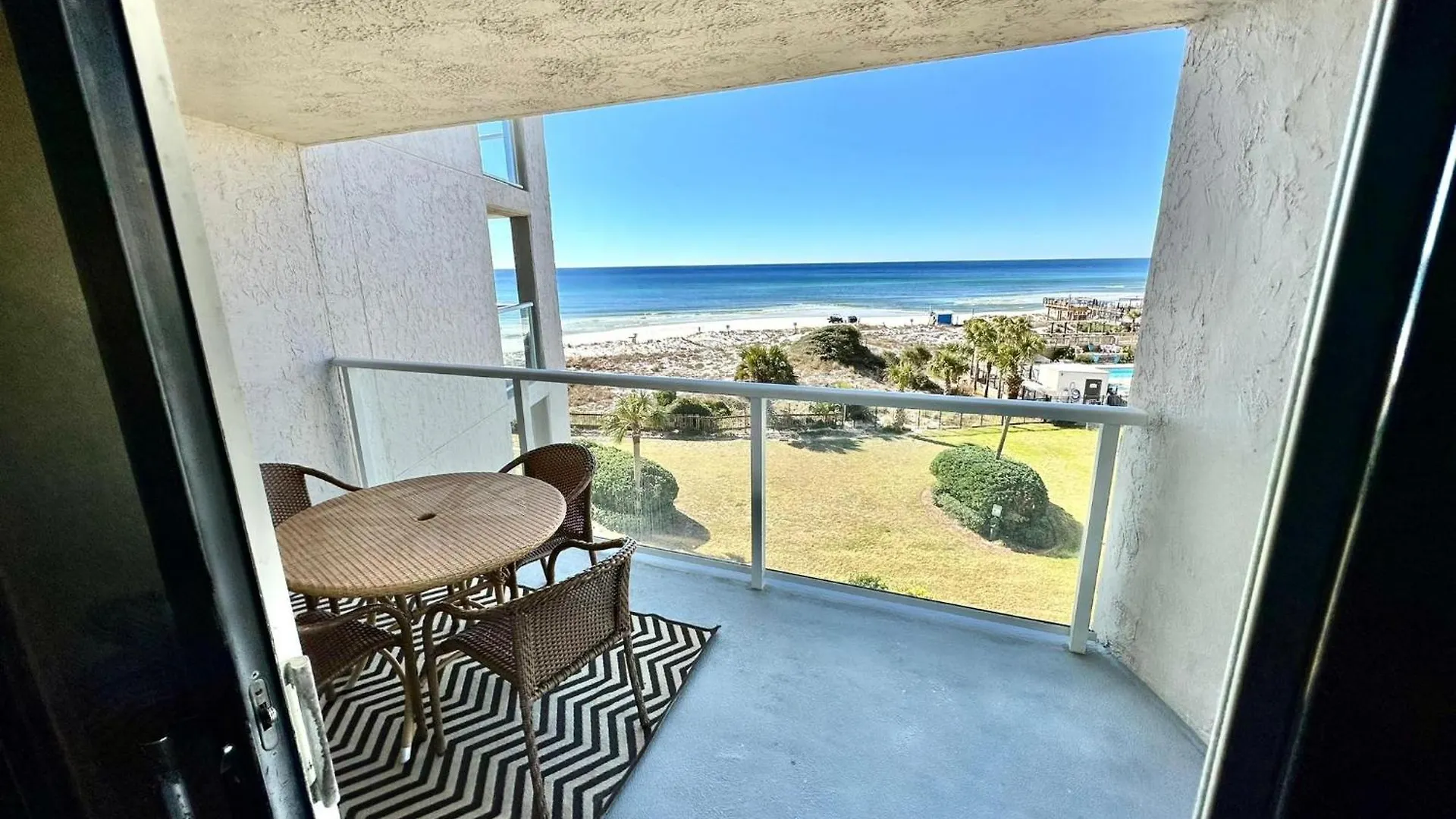 4236 Beachside Two Apartment *