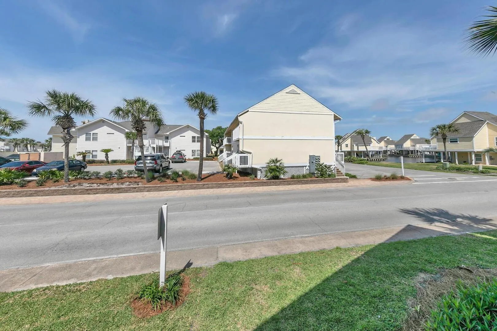 Newly Remodeled In Sandpiper Cove Now With Free Service And Pet Friendly *