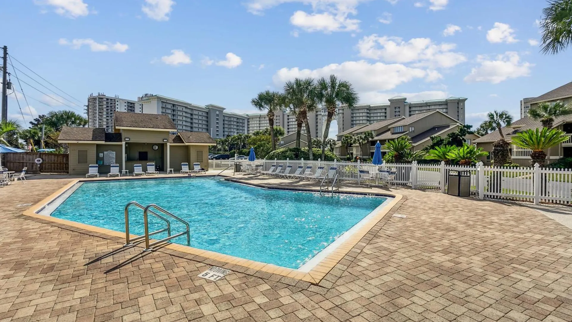 Walk 2 Golf Dining & -sleeps 12