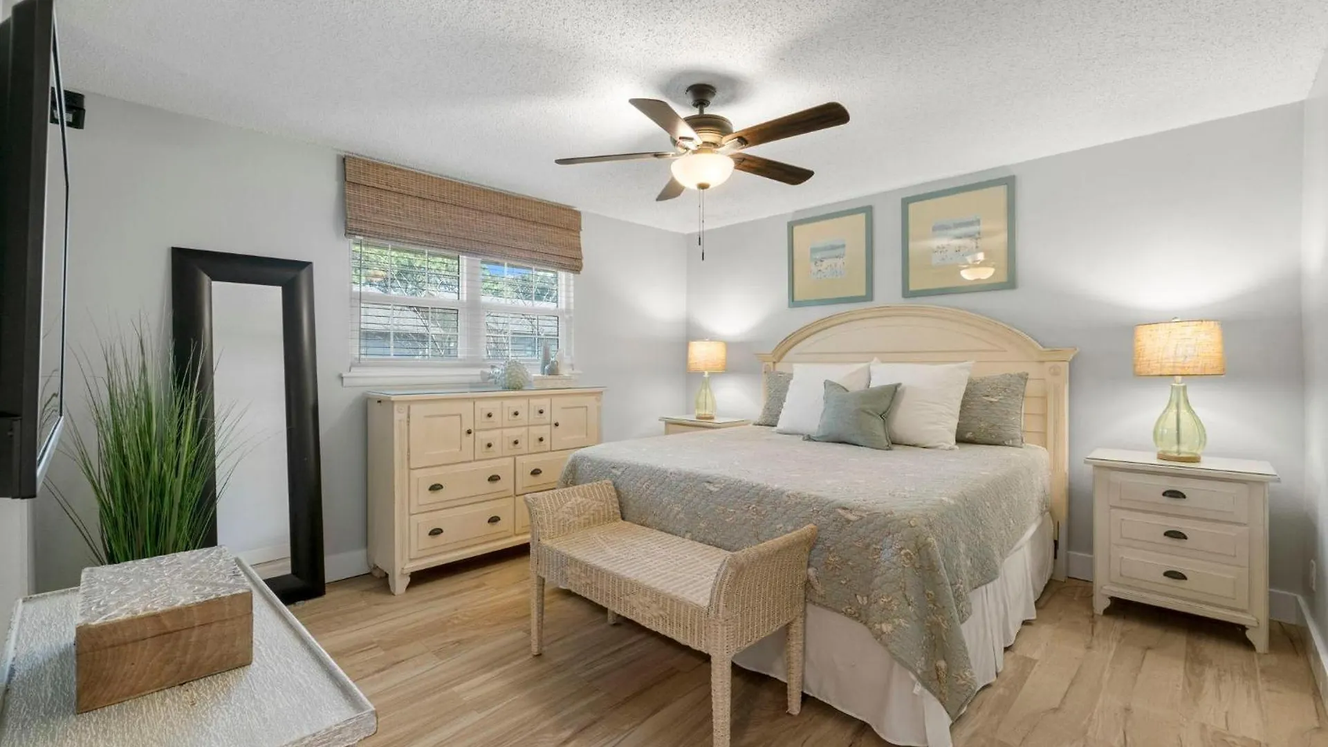 Seascape - 9c Holiday home