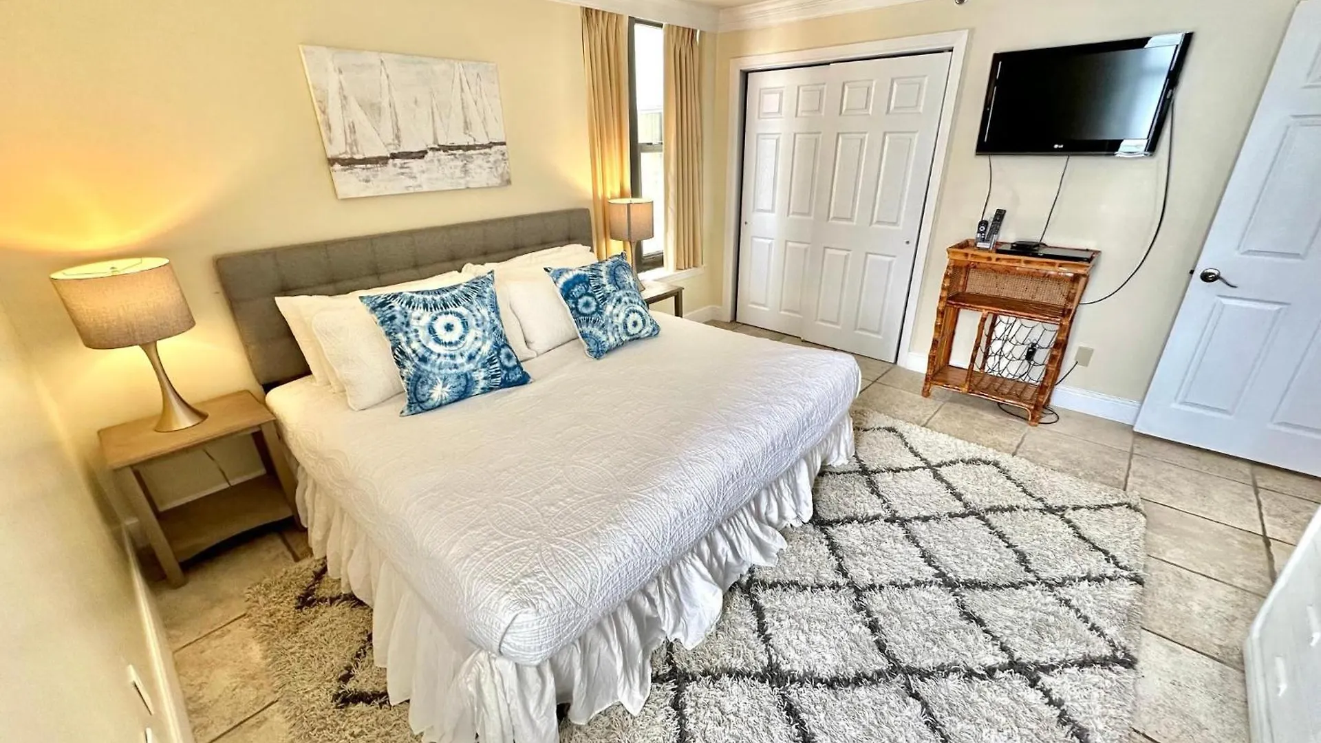 4086 Beachside One