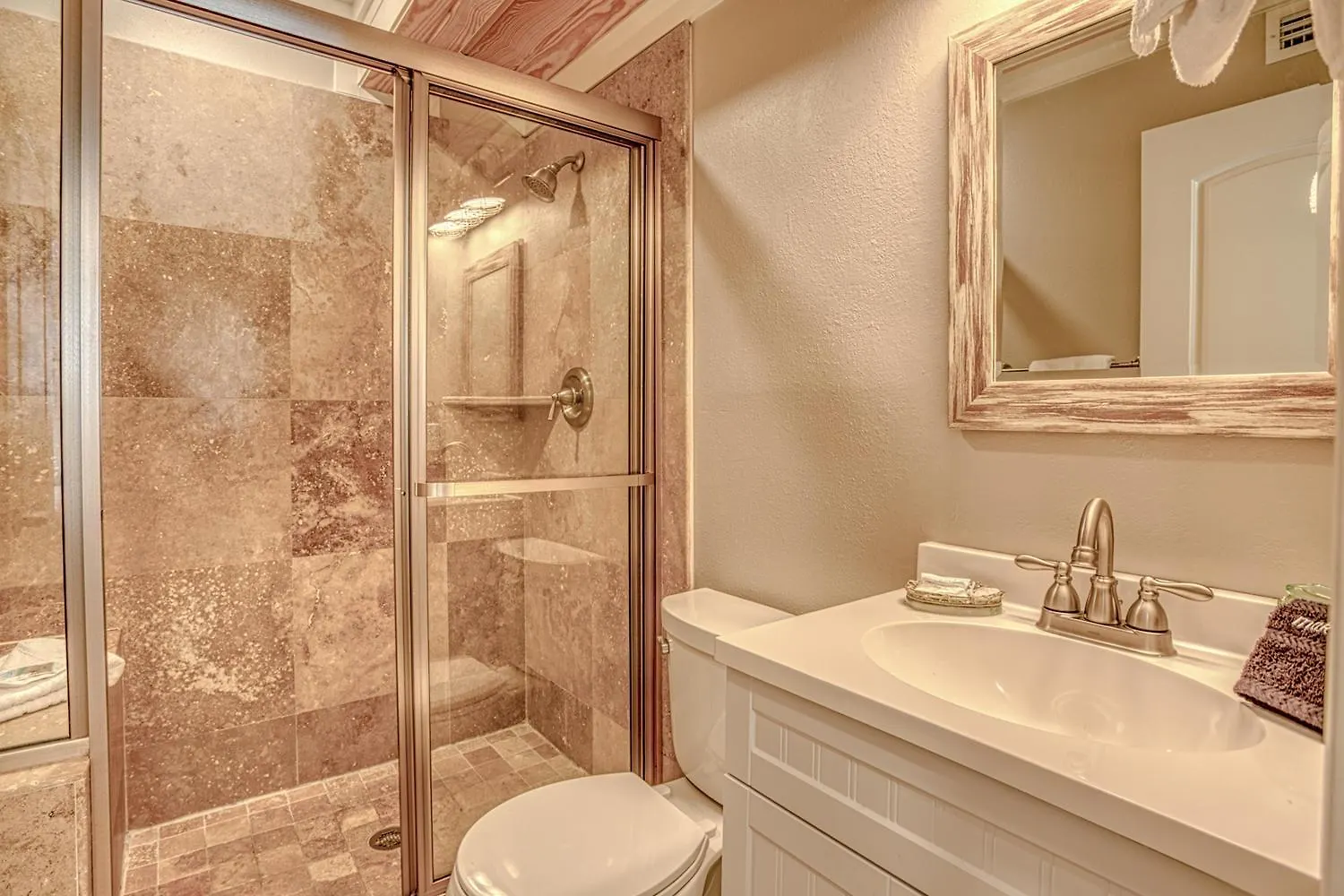 Southbay 101 Completely Remodeled 3 Bedroom Townhome Only 30 Yards From The Holiday home *