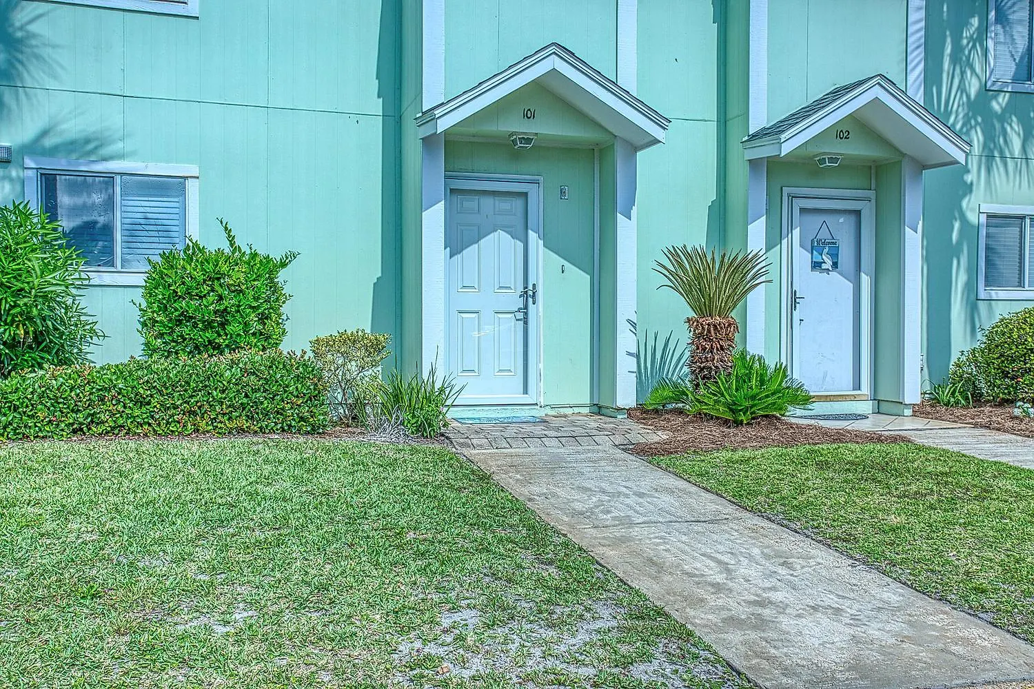 Southbay 101 Completely Remodeled 3 Bedroom Townhome Only 30 Yards From The *
