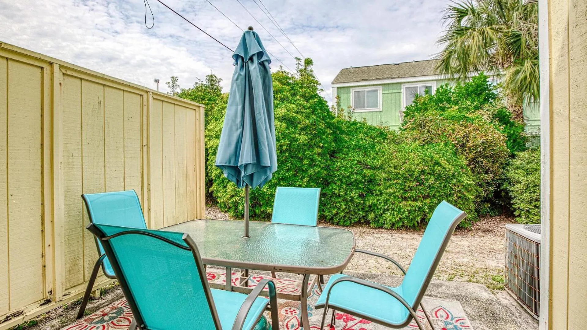 Southbay 33 Short Walk To 300ft Of Private 3 Bedroom Townhome Holiday home