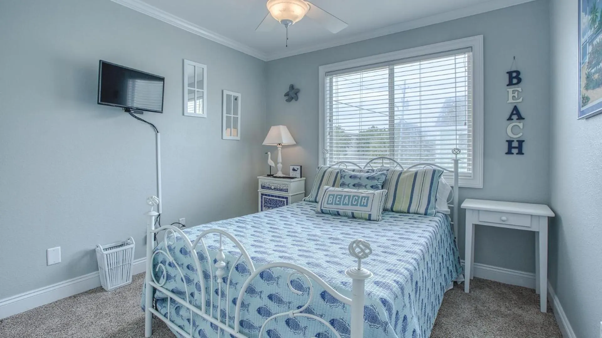 Southbay 33 Short Walk To 300ft Of Private 3 Bedroom Townhome Holiday home